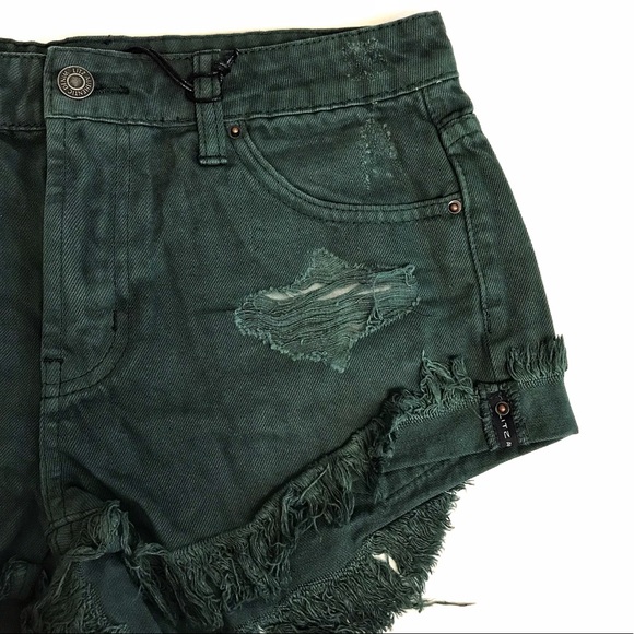 🆕Emerald Frayed Shorts - Picture 3 of 7
